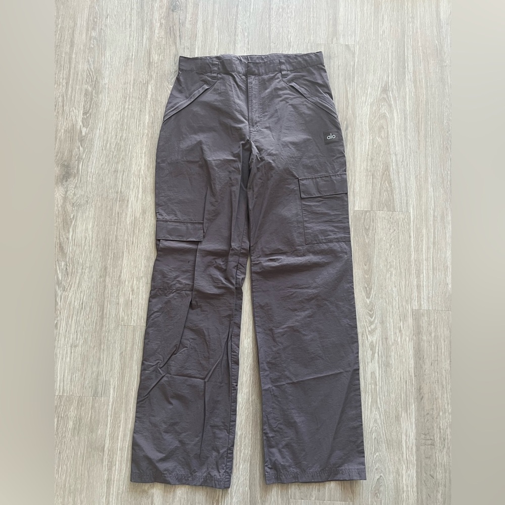 ALO Yoga Women’s Dark Gray Cargo Wide-Leg Pants